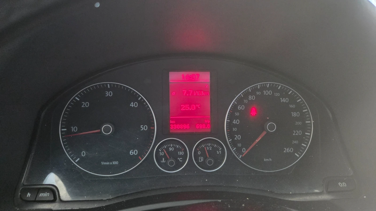 VW Golf 2.0 ТДИ, снимка 8 - Автомобили и джипове - 56294550