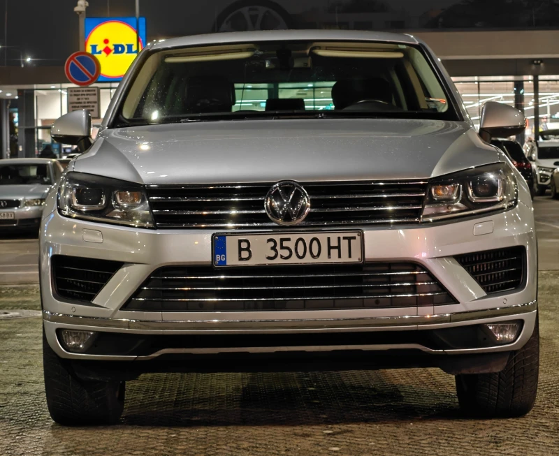 VW Touareg 3.0TDI V6, снимка 2 - Автомобили и джипове - 49258092