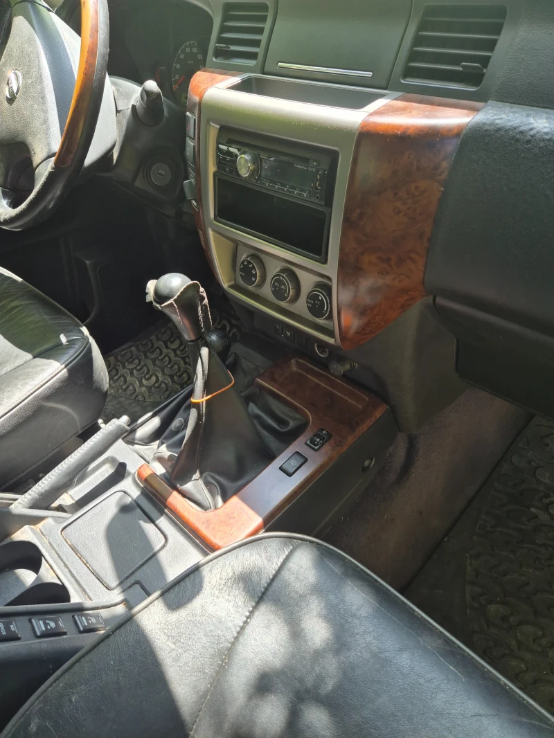 Nissan Patrol, снимка 12 - Автомобили и джипове - 52427425