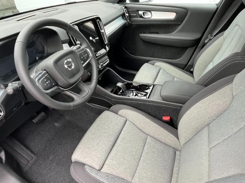 Volvo XC40 Фабрично нов автомобил | 2год. гаранция , снимка 12 - Автомобили и джипове - 53188610