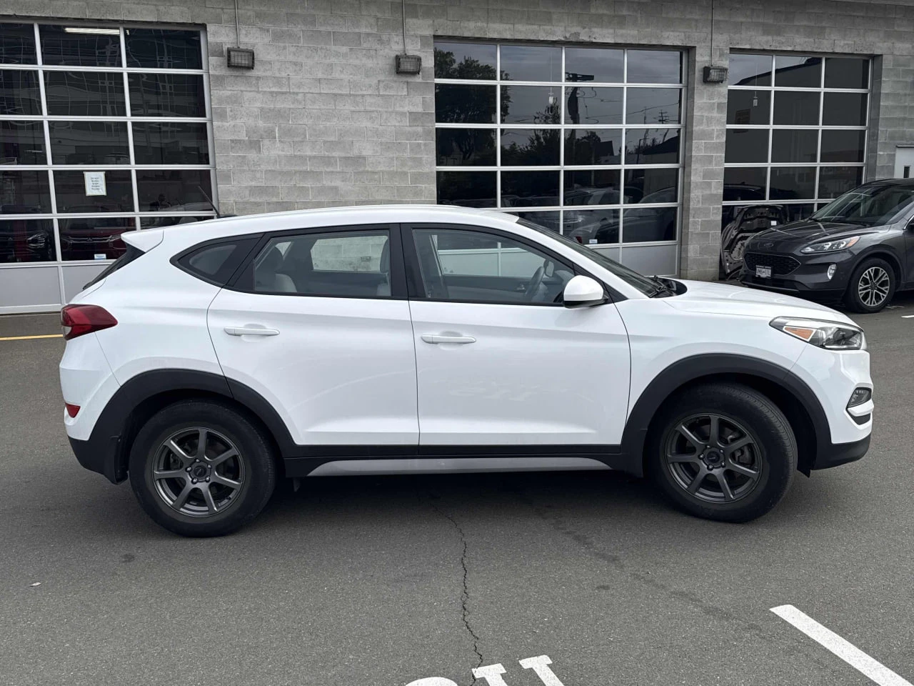 Hyundai Tucson * АВТО КРЕДИТ* ЦЕНА ДО БГ * CARFAX *  - изображение 3