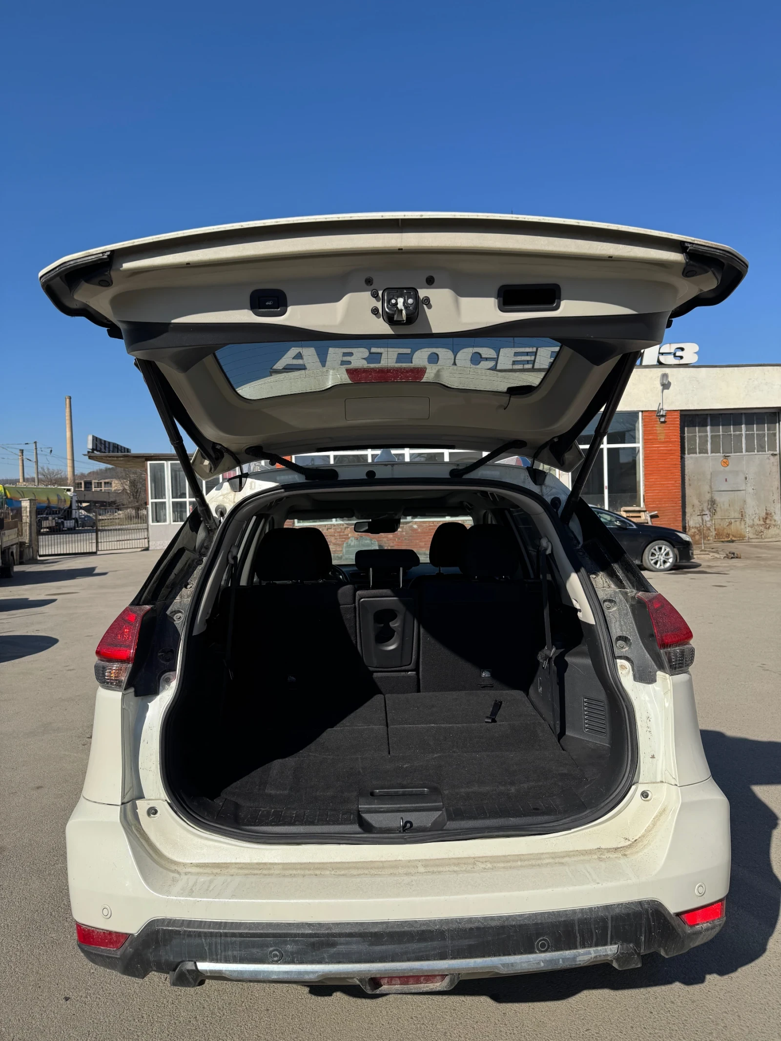 Nissan X-trail 1.6, снимка 14 - Автомобили и джипове - 53741062