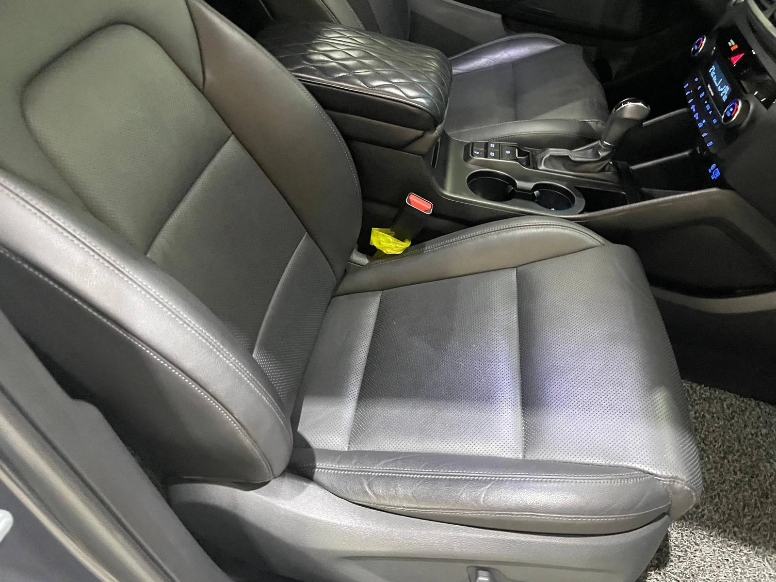 Hyundai Tucson 2.0D ! 2WD ! Premium !, снимка 11 - Автомобили и джипове - 54148932