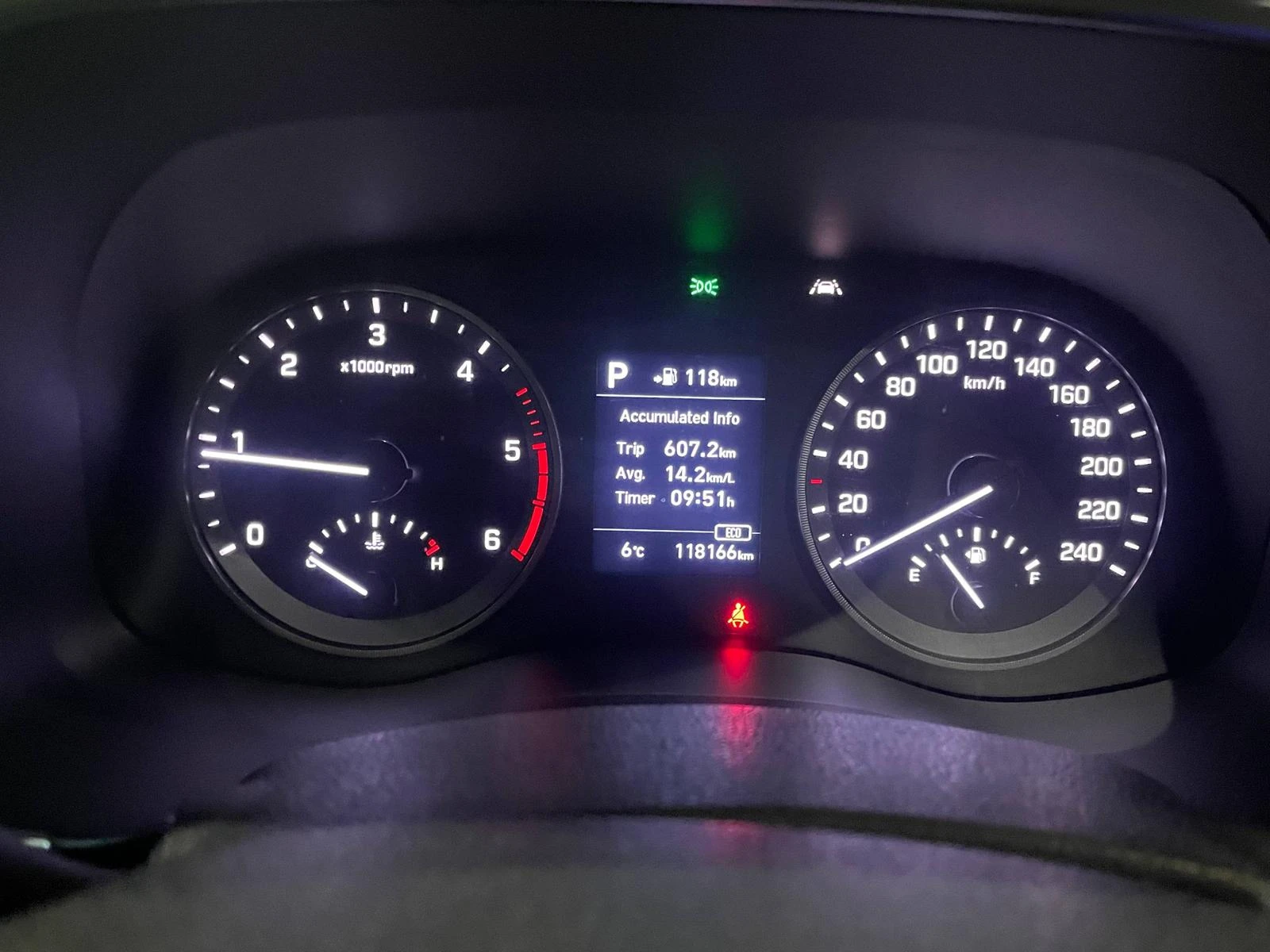 Hyundai Tucson 2.0D ! 2WD ! Premium !, снимка 14 - Автомобили и джипове - 54148932