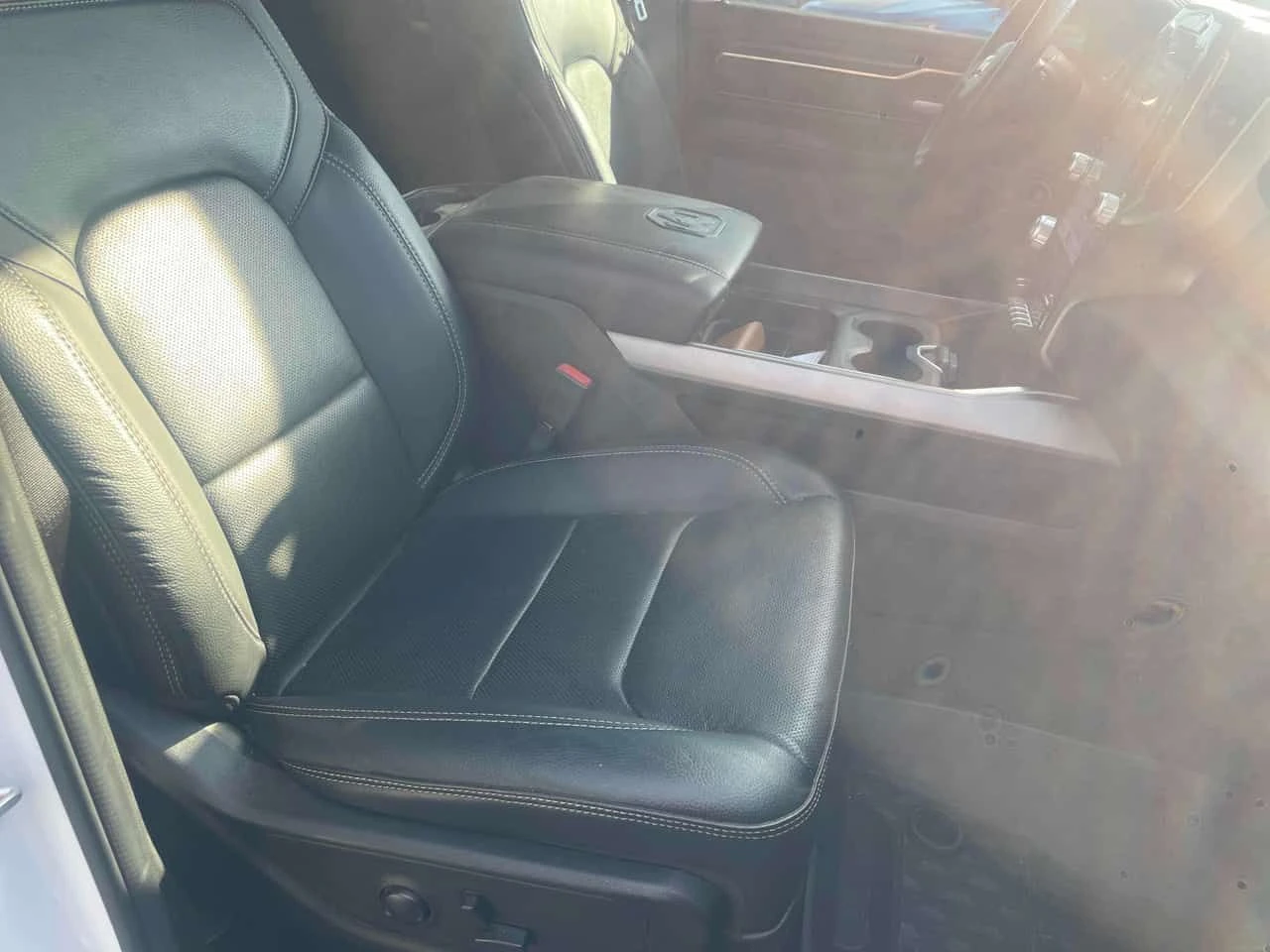 Dodge RAM 1500 * Sport * CARFAX * ПОДГРЕВИ * ПАНО * KEYLESS, снимка 11 - Автомобили и джипове - 54642628