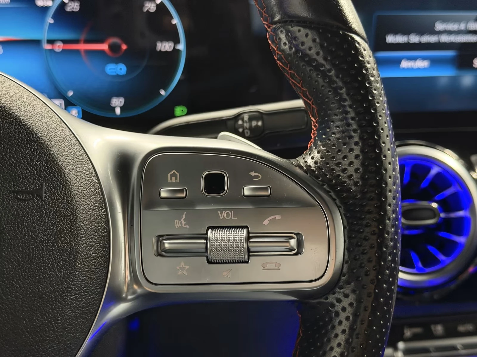 Mercedes-Benz EQA 350 4Matic AMG Line , снимка 10 - Автомобили и джипове - 54680803