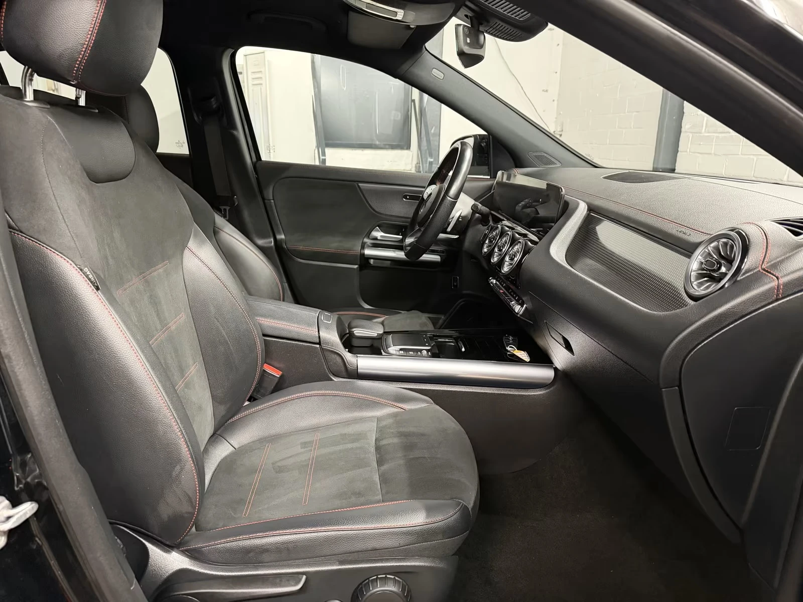 Mercedes-Benz EQA 350 4Matic AMG Line , снимка 13 - Автомобили и джипове - 54680803