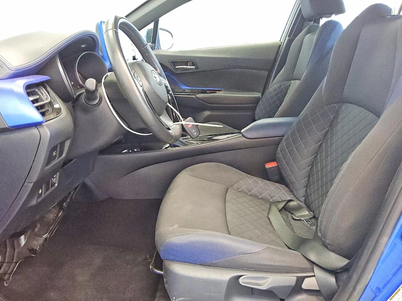 Toyota C-HR XLE, снимка 8 - Автомобили и джипове - 55172050
