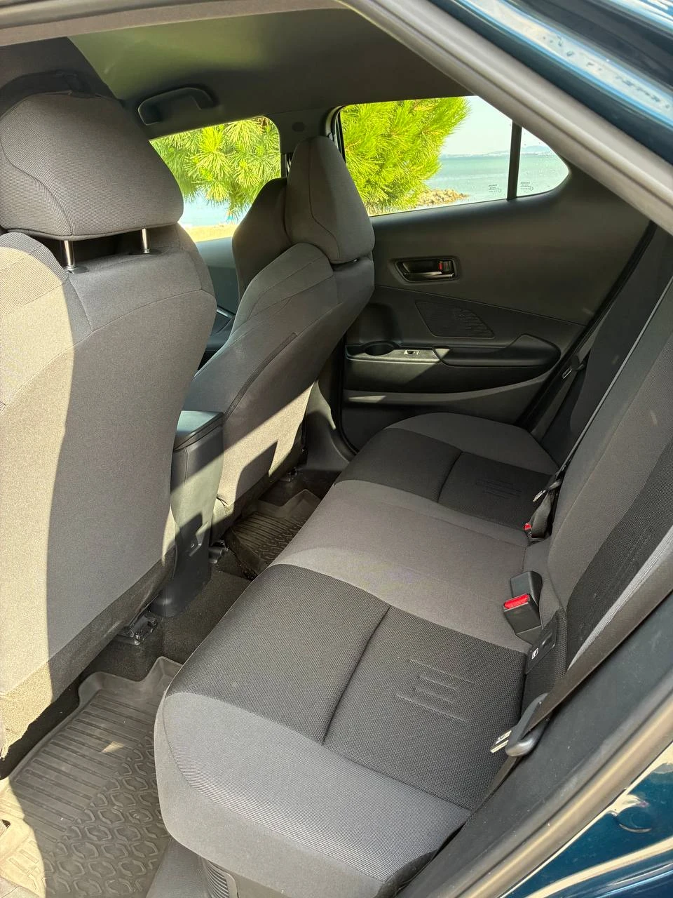Toyota C-HR CLUB 1.8 Hybrid, снимка 13 - Автомобили и джипове - 55396424