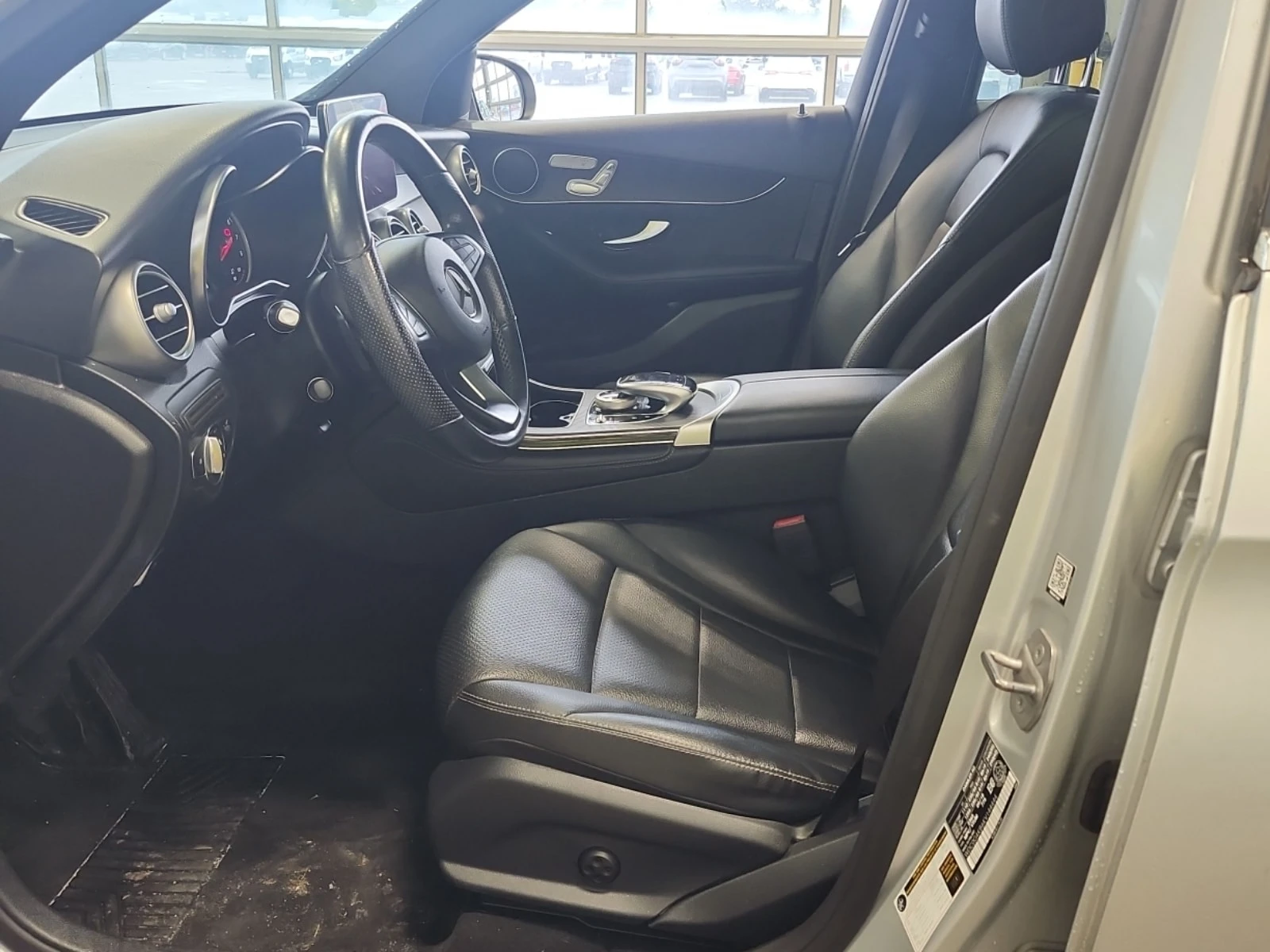 Mercedes-Benz GLC 300  DISTRONIC / 360 / MEMORY / BURMESTER , снимка 5 - Автомобили и джипове - 56023238