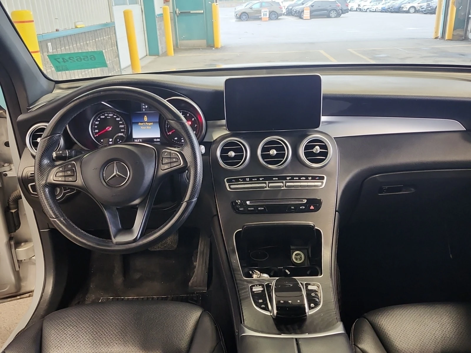 Mercedes-Benz GLC 300  DISTRONIC / 360 / MEMORY / BURMESTER , снимка 10 - Автомобили и джипове - 56023238