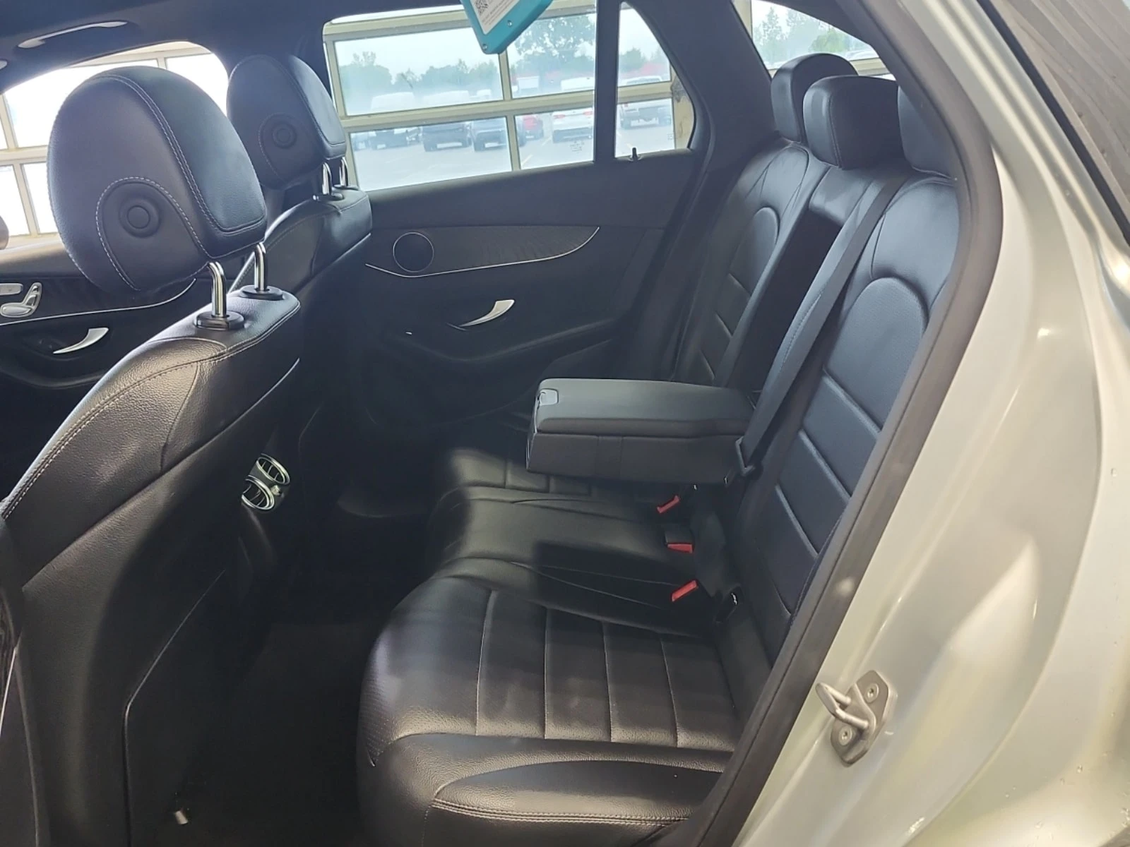 Mercedes-Benz GLC 300  DISTRONIC / 360 / MEMORY / BURMESTER , снимка 12 - Автомобили и джипове - 56023238