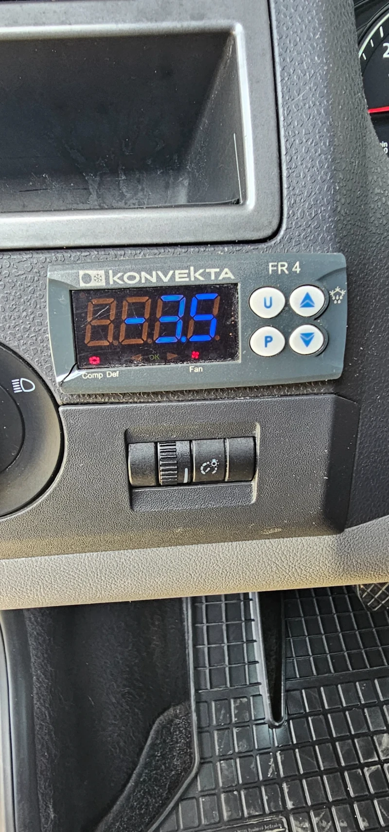 VW T5 Хладилен , снимка 12 - Бусове и автобуси - 52032740