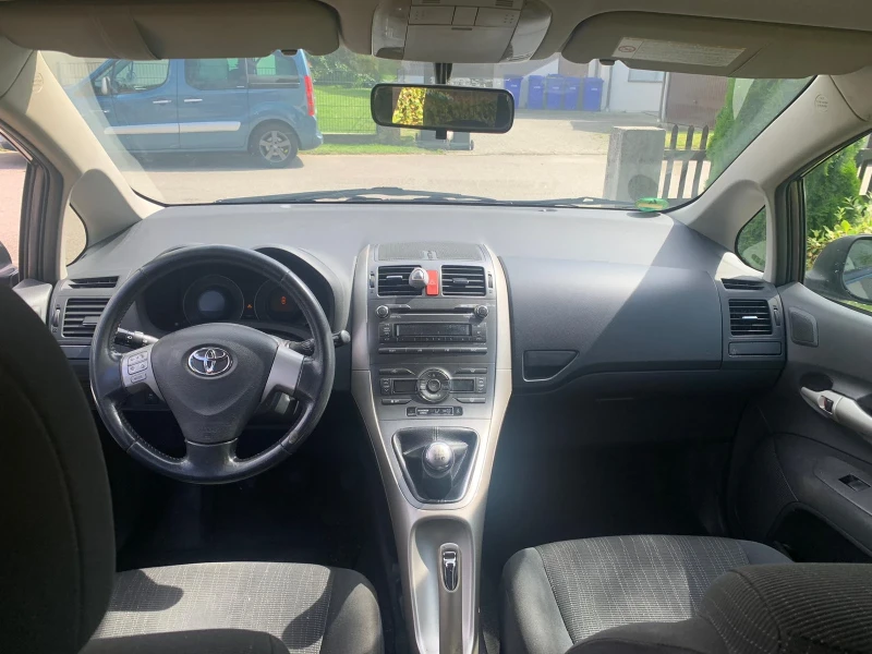 Toyota Auris  1.4 Климатроник, снимка 10 - Автомобили и джипове - 47341254