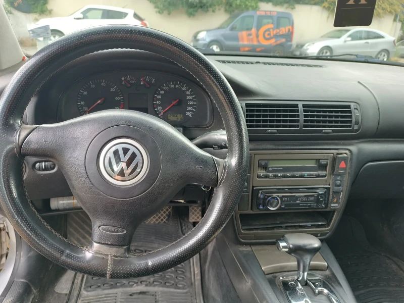 VW Passat 1.8Т газ, автоматик, снимка 9 - Автомобили и джипове - 47587055