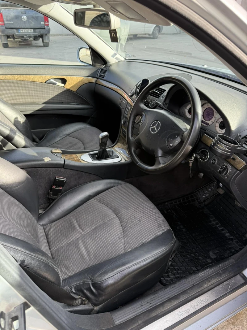 Mercedes-Benz E 220, снимка 7 - Автомобили и джипове - 52388477
