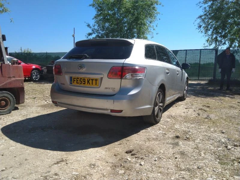 Toyota Avensis 2.0D4D, снимка 4 - Автомобили и джипове - 32821112