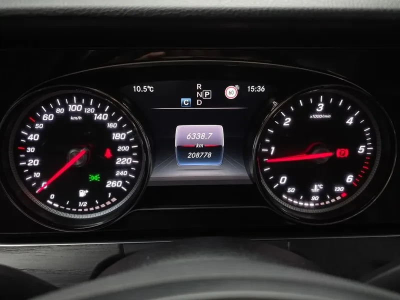 Mercedes-Benz E 220 4Matic Avantgarde, снимка 8 - Автомобили и джипове - 53875780