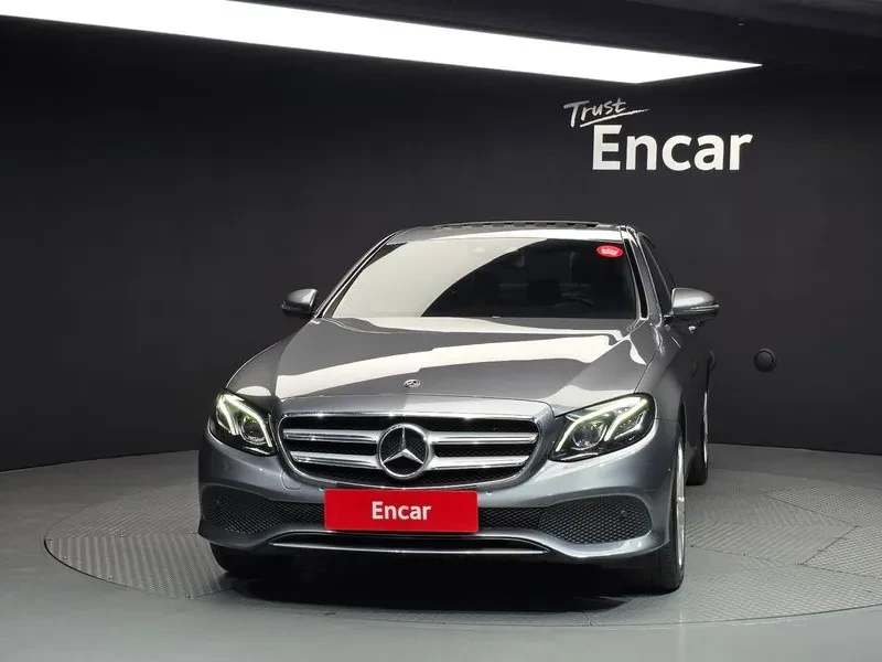 Mercedes-Benz E 220 4Matic Avantgarde, снимка 3 - Автомобили и джипове - 53875780