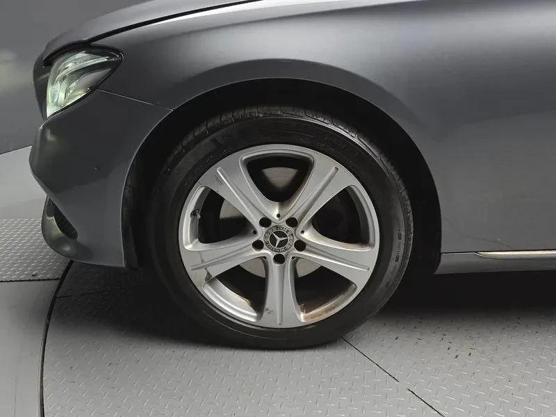 Mercedes-Benz E 220 4Matic Avantgarde, снимка 5 - Автомобили и джипове - 53875780