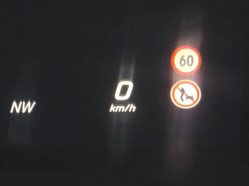 Mercedes-Benz E 220 4Matic Avantgarde, снимка 17 - Автомобили и джипове - 53875780