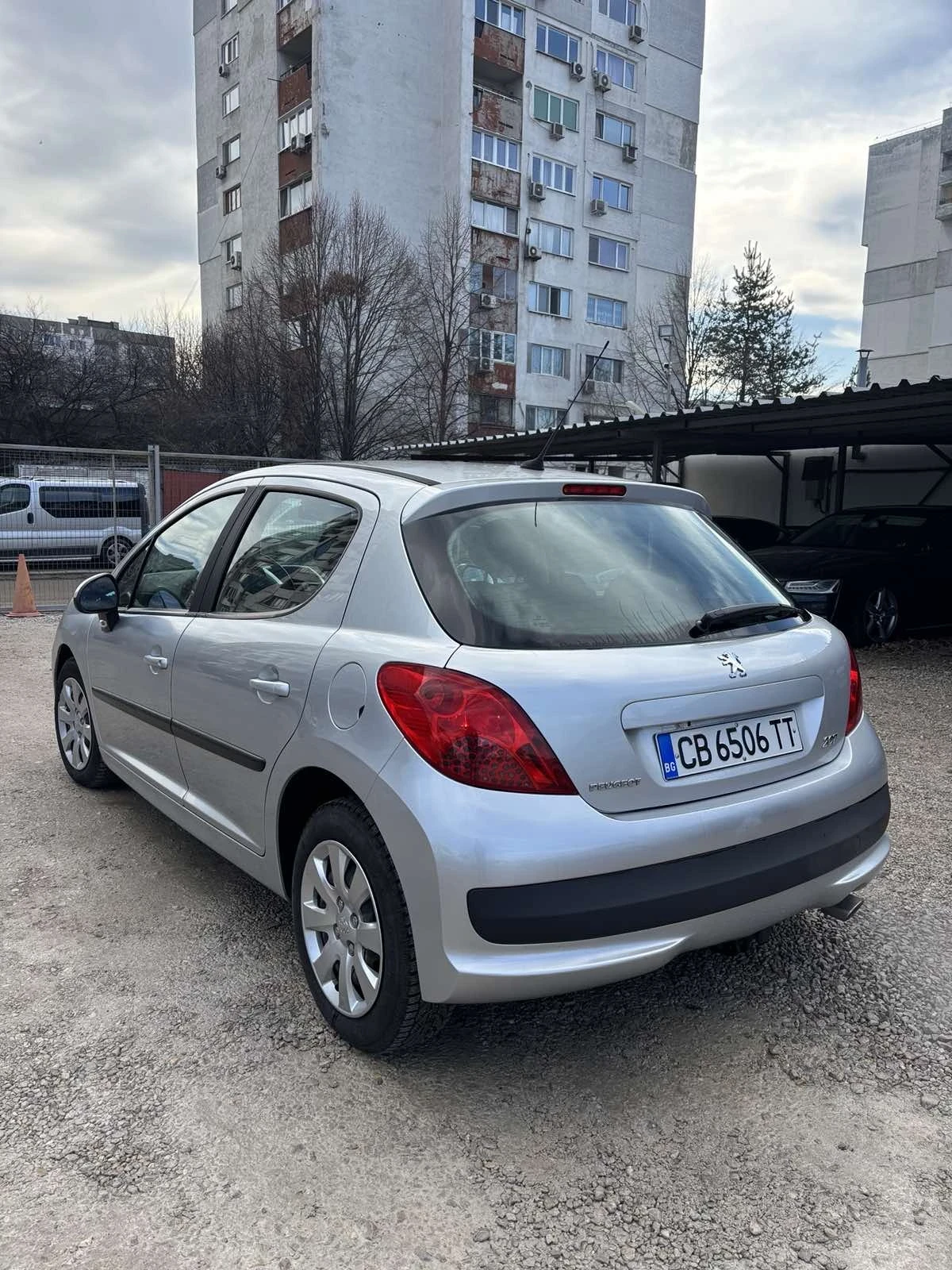 Peugeot 207 1.4 🔝 - изображение 4