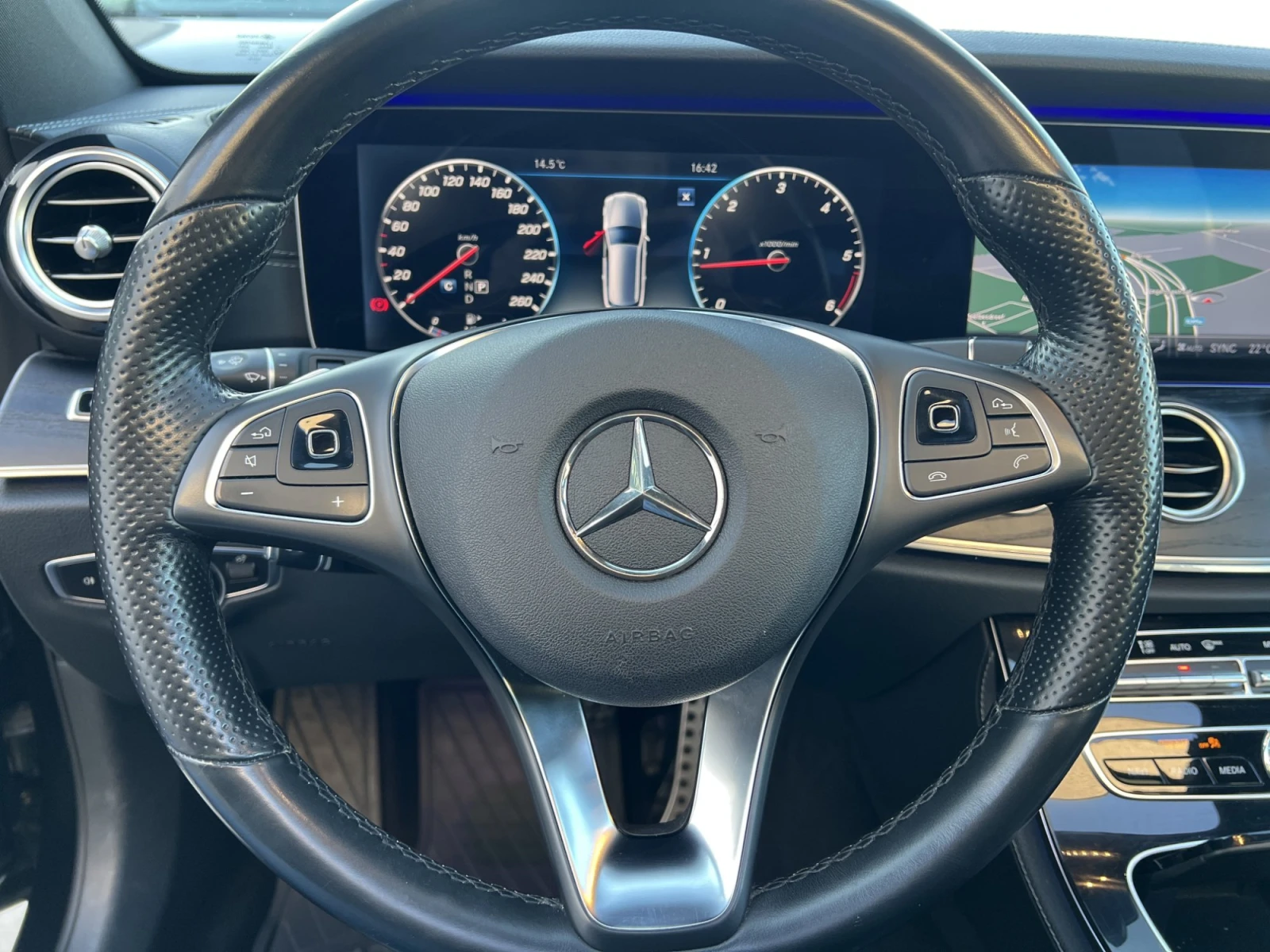 Mercedes-Benz E 220 All Terain/9G/4 MATIC - изображение 5