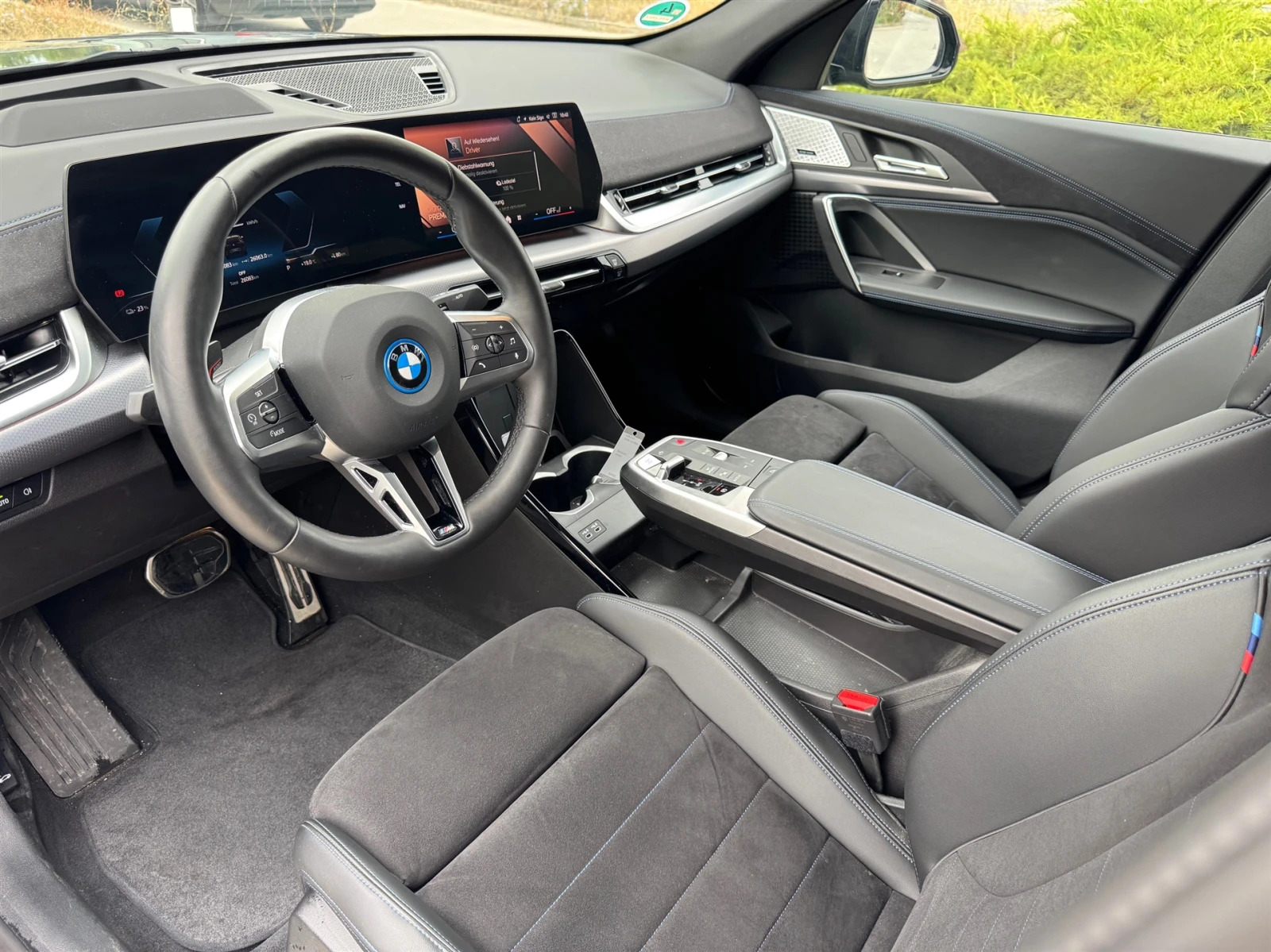 BMW iX2 xDrive30 - изображение 6