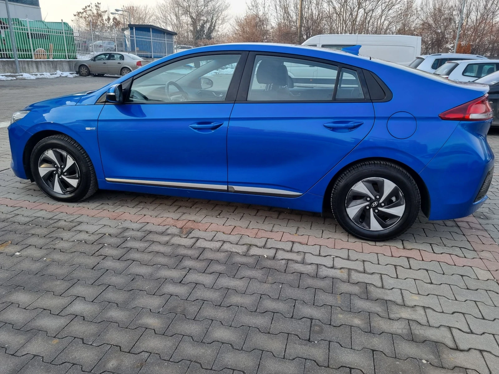 Hyundai Ioniq Hybrid - изображение 5