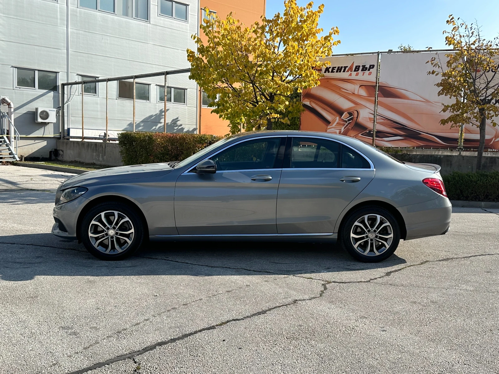 Mercedes-Benz C 300 2.0i 245 к.с./реални км  - изображение 2