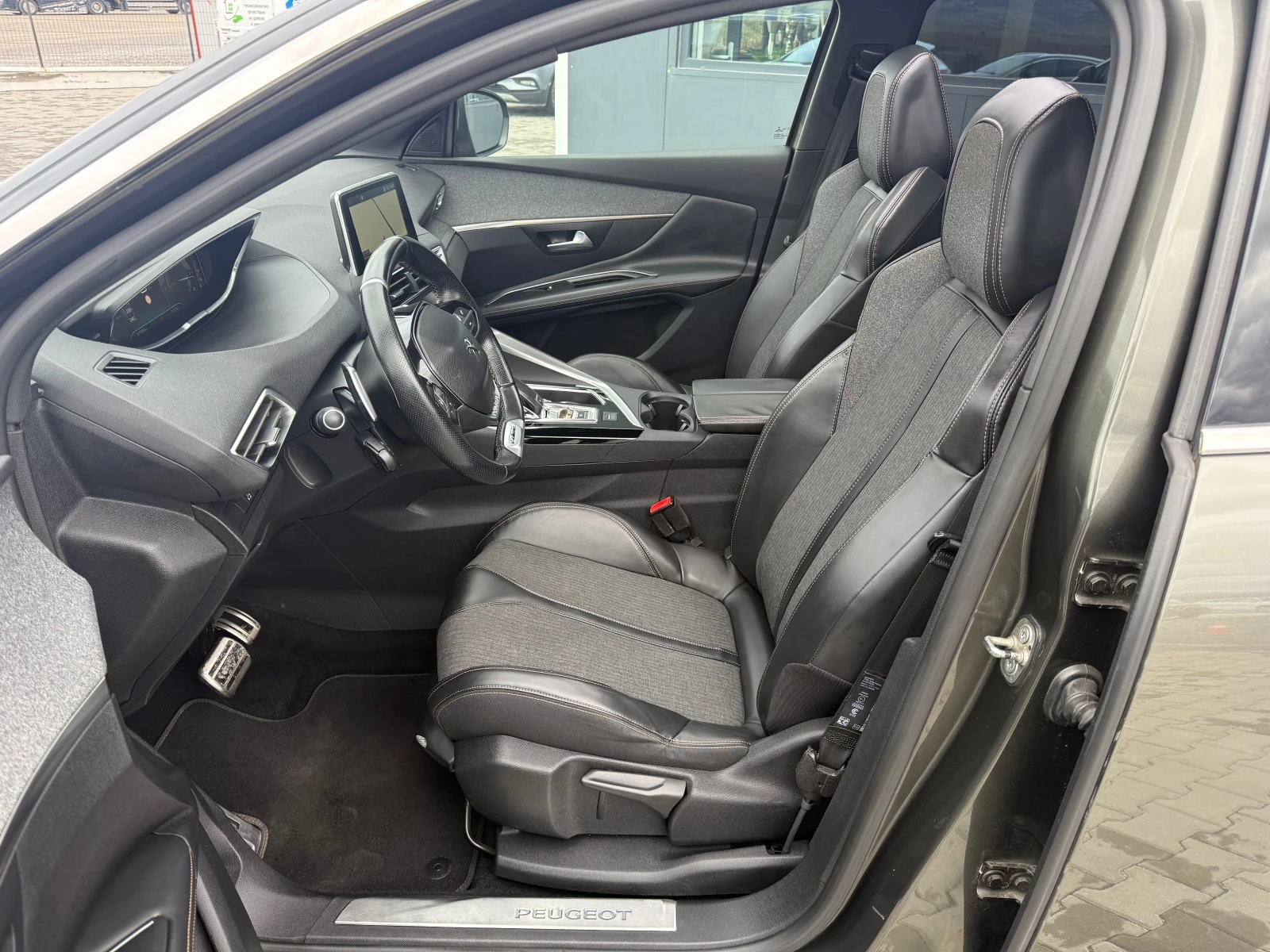 Peugeot 3008 1.6 HDI FULL EX 120 ks Собствен лизинг !!! - изображение 9