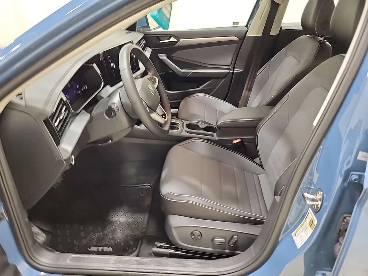 VW Jetta * COMFORTLINE* ДИГИТАЛНО ТАБЛО* KEYLESS* 2 КЛЮЧА*  - изображение 5