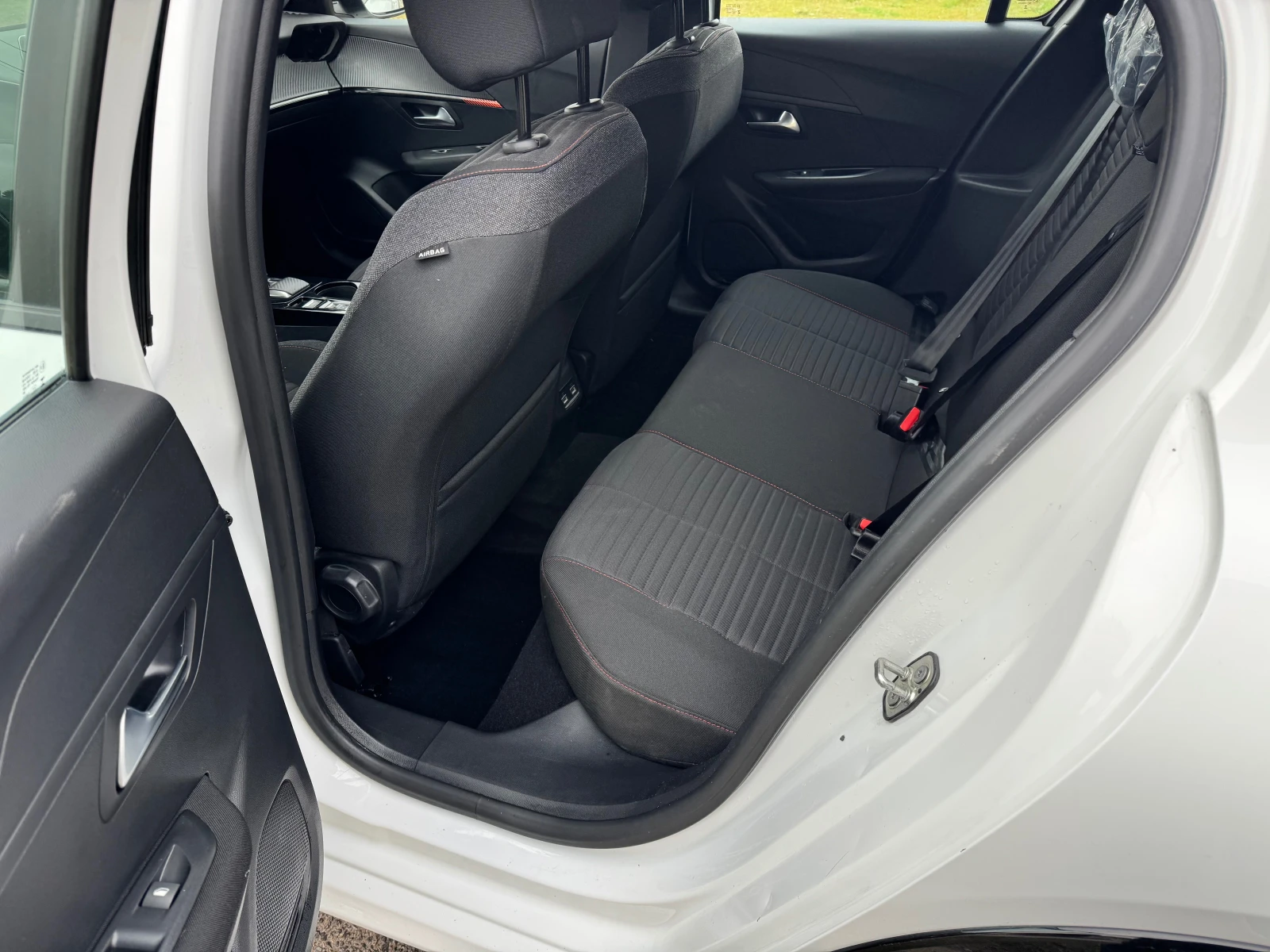 Peugeot 208 52KW-2024м-FULL, снимка 13 - Автомобили и джипове - 54008402