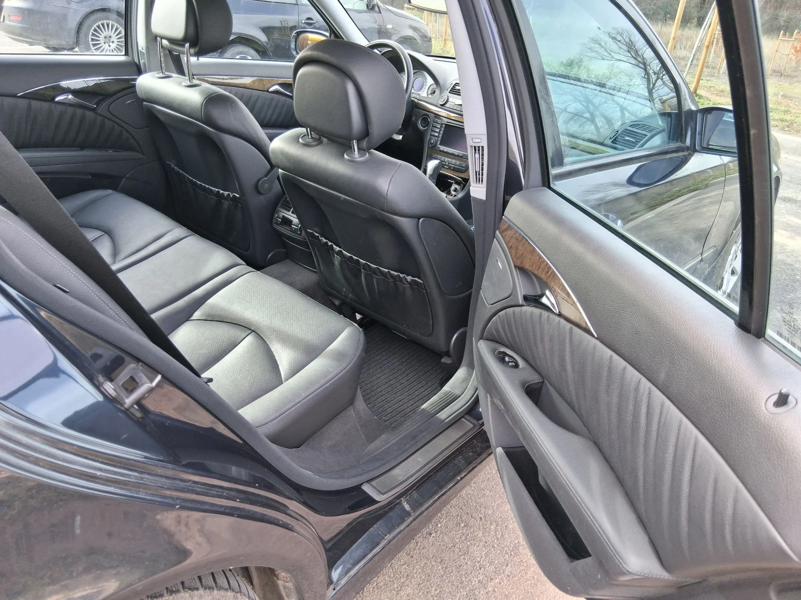 Mercedes-Benz E 320 1 собственик реални 217000км, снимка 10 - Автомобили и джипове - 54010051