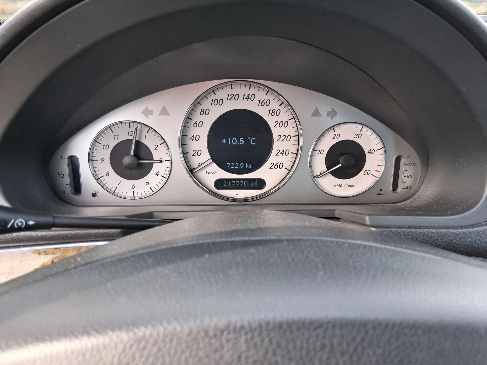 Mercedes-Benz E 320 1 собственик реални 217000км, снимка 8 - Автомобили и джипове - 54010051