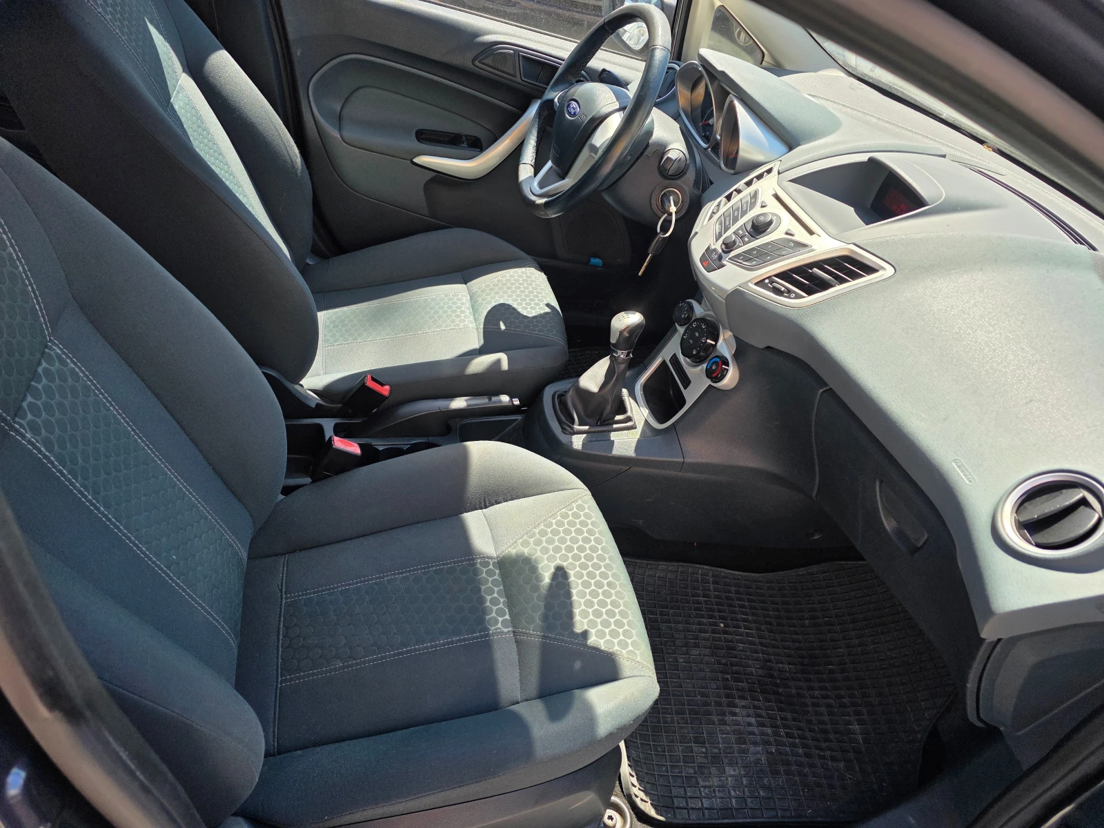 Ford Fiesta 1.25, снимка 9 - Автомобили и джипове - 54710395