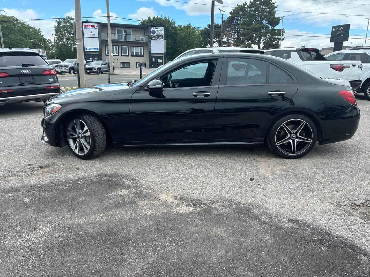 Mercedes-Benz C 300 ПОДГРЕВИ * ПАНО * KEYLESS * CARFAX, снимка 2 - Автомобили и джипове - 55015540