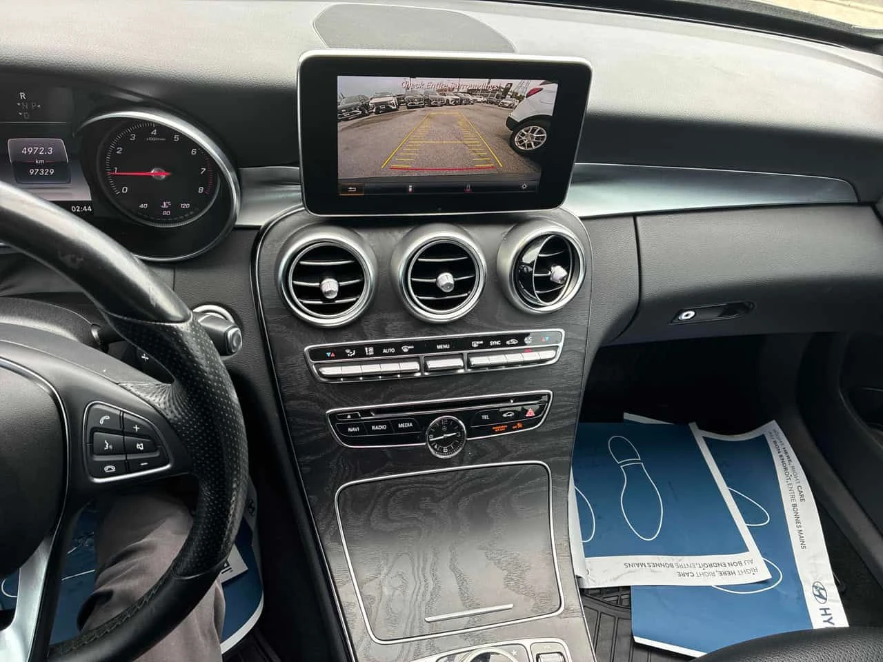 Mercedes-Benz C 300 ПОДГРЕВИ * ПАНО * KEYLESS * CARFAX, снимка 9 - Автомобили и джипове - 55015540