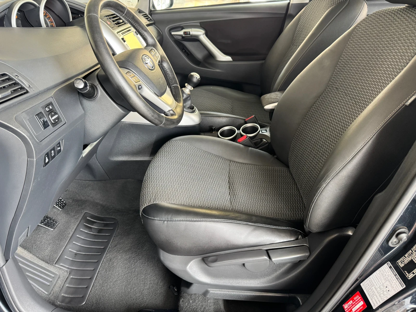 Toyota Verso 2.0 D-4D* 125кс* КОЖА* EURO 5, снимка 14 - Автомобили и джипове - 55032890