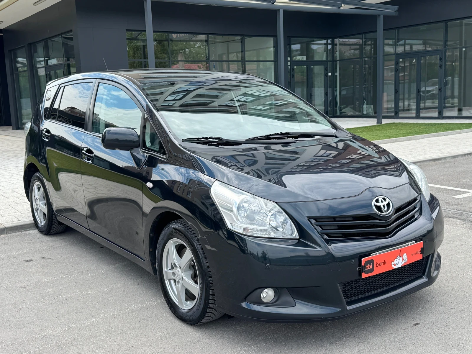 Toyota Verso 2.0 D-4D* 125кс* КОЖА* EURO 5, снимка 4 - Автомобили и джипове - 55032890