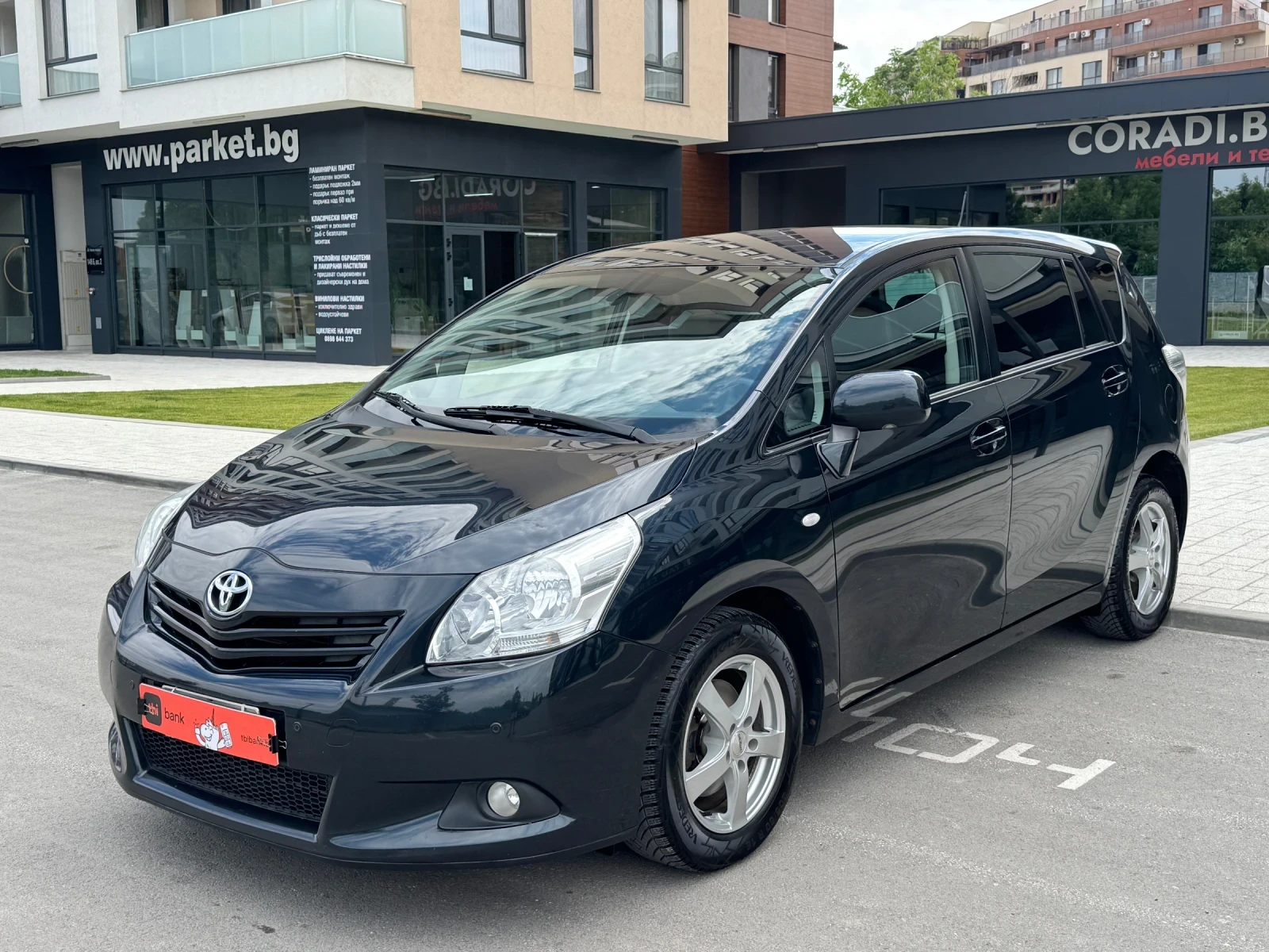 Toyota Verso 2.0 D-4D* 125кс* КОЖА* EURO 5, снимка 2 - Автомобили и джипове - 55032890