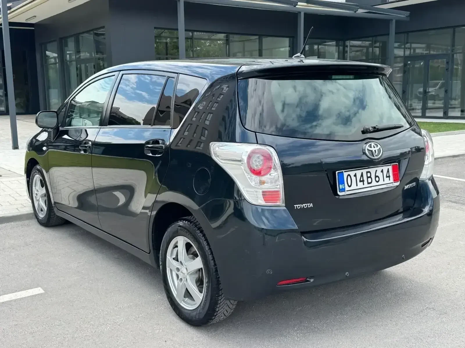 Toyota Verso 2.0 D-4D* 125кс* КОЖА* EURO 5, снимка 8 - Автомобили и джипове - 55032890
