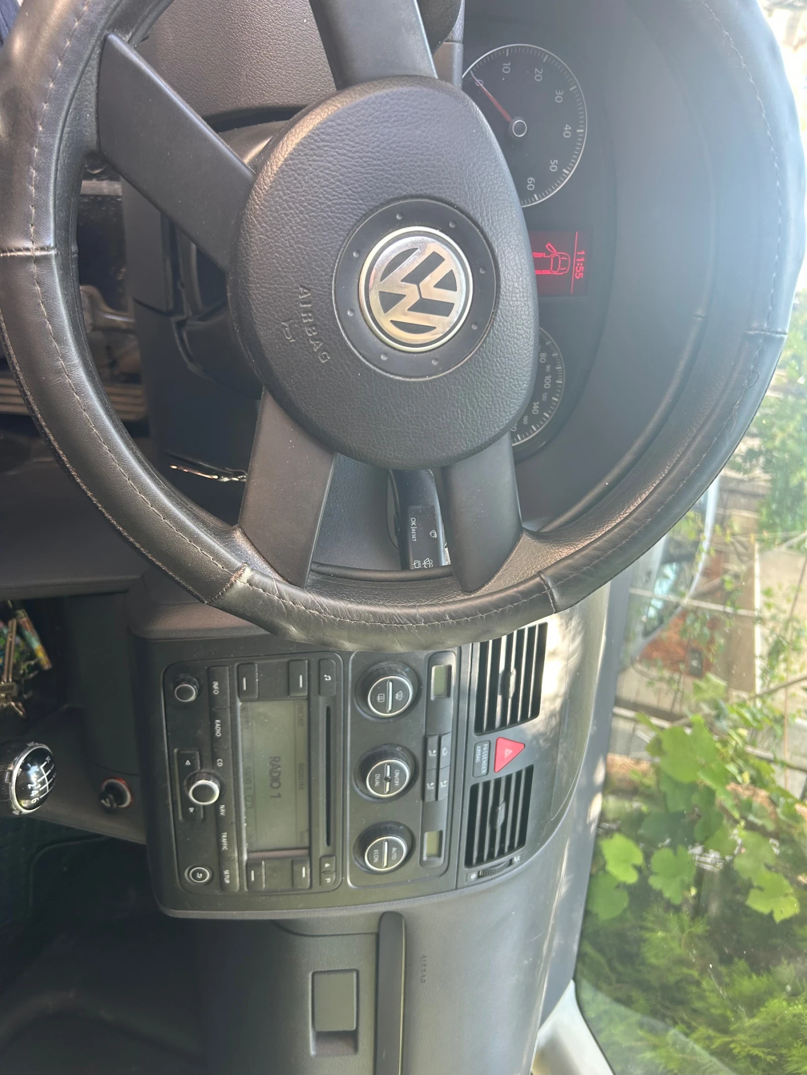 VW Touran, снимка 10 - Автомобили и джипове - 55045779