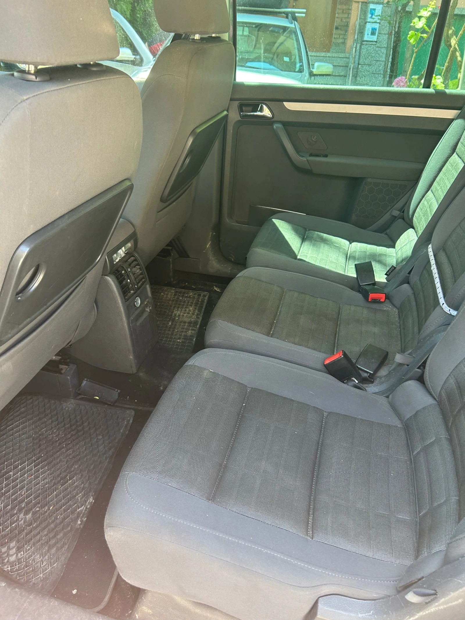 VW Touran, снимка 11 - Автомобили и джипове - 55045779