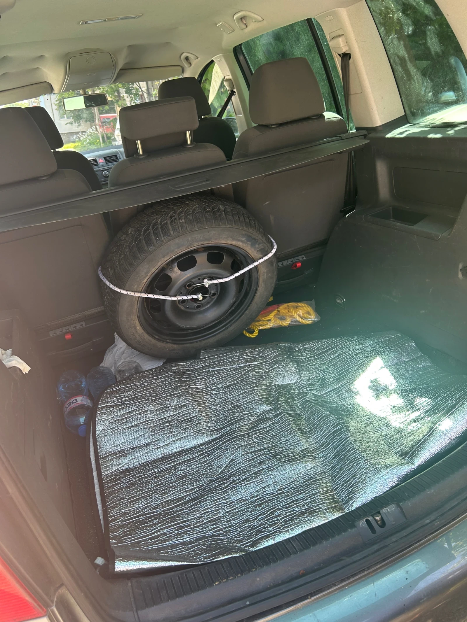 VW Touran, снимка 12 - Автомобили и джипове - 55045779