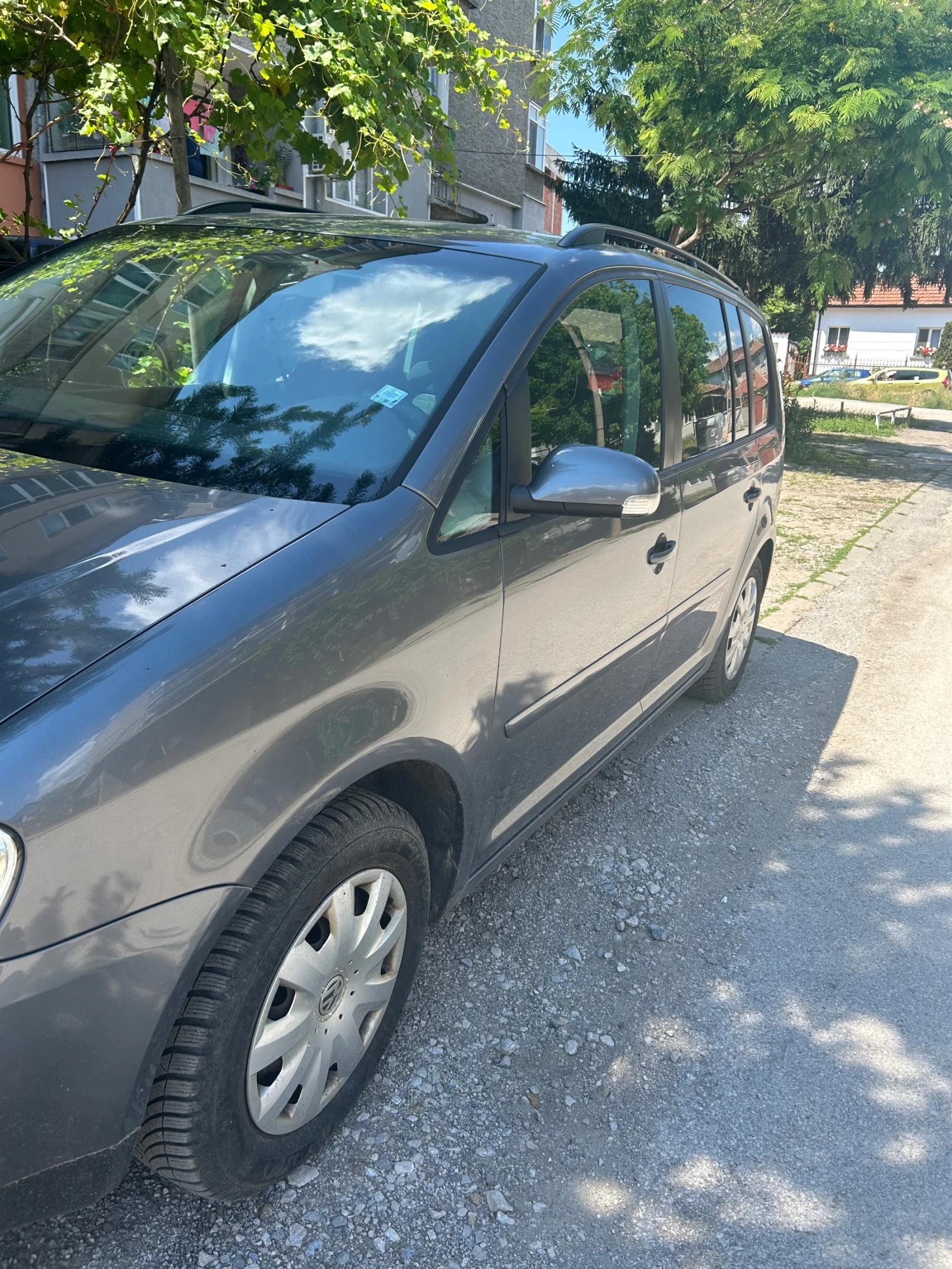 VW Touran, снимка 2 - Автомобили и джипове - 55045779
