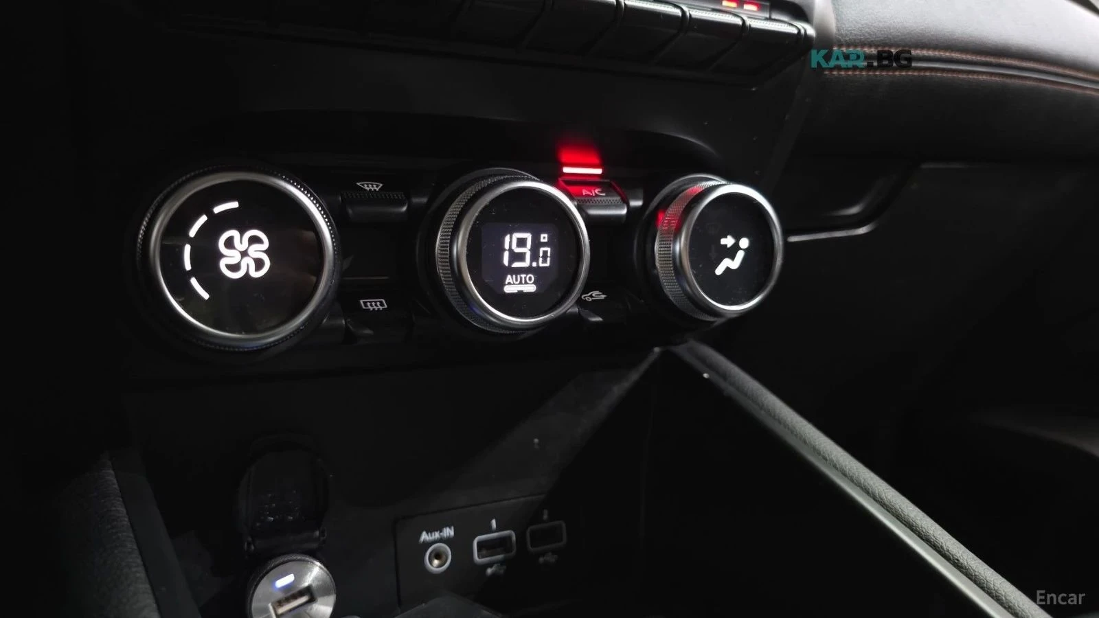 Renault Captur, снимка 16 - Автомобили и джипове - 56689872