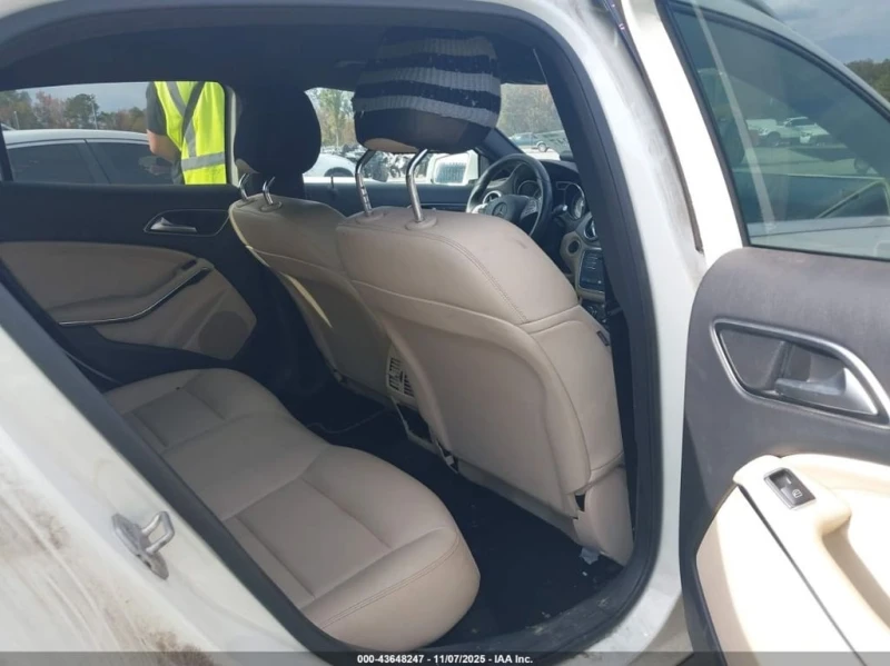 Mercedes-Benz GLA 250 * 4MATIC * CARFAX * БЕЗ ПЪРВОНАЧАЛНА ВНОСКА, снимка 8 - Автомобили и джипове - 52888421