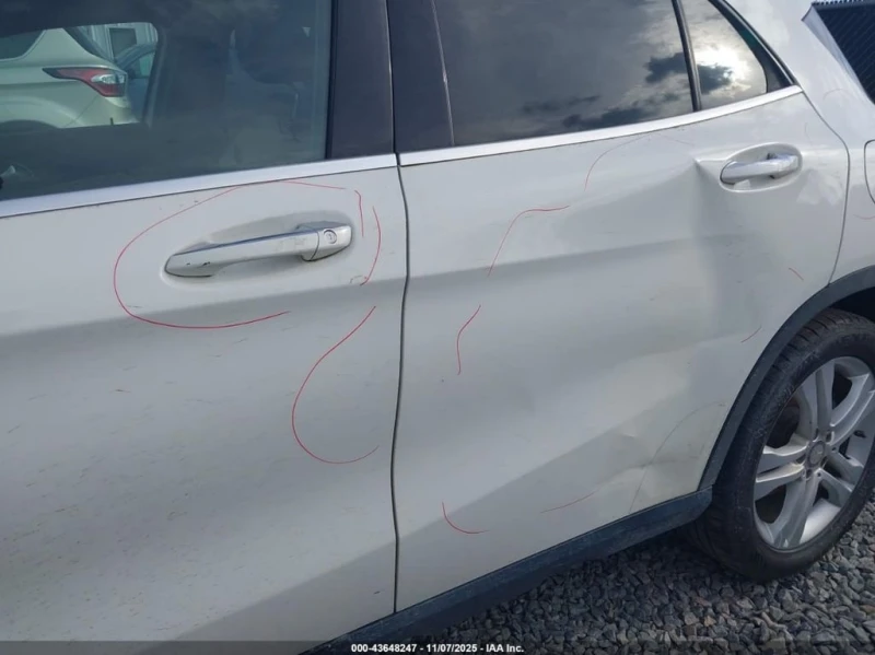 Mercedes-Benz GLA 250 * 4MATIC * CARFAX * БЕЗ ПЪРВОНАЧАЛНА ВНОСКА, снимка 17 - Автомобили и джипове - 52888421