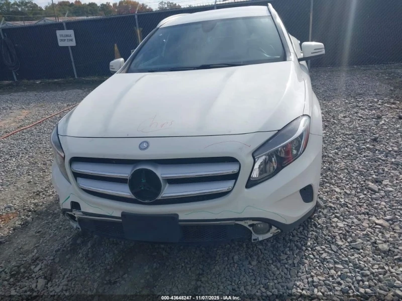 Mercedes-Benz GLA 250 * 4MATIC * CARFAX * БЕЗ ПЪРВОНАЧАЛНА ВНОСКА, снимка 12 - Автомобили и джипове - 52888421